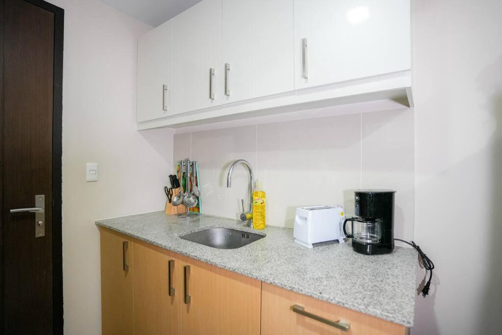Apartment A2j Luxury 1br Near Uptown Mall Bgc Taguig *