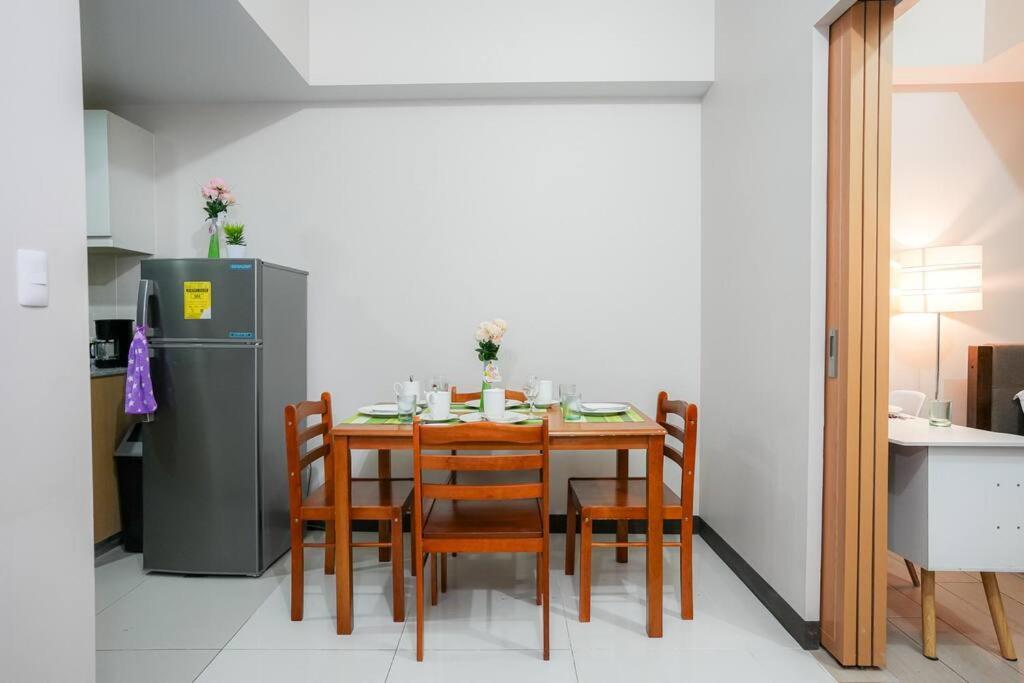 Apartment A2j Luxury 1br Near Uptown Mall Bgc Taguig *