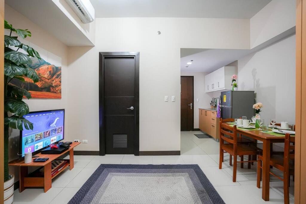 A2j Luxury 1br Near Uptown Mall Bgc Taguig