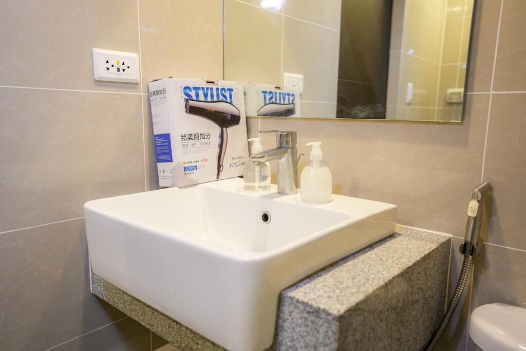 A2j Luxury 1br Near Uptown Mall Bgc Taguig