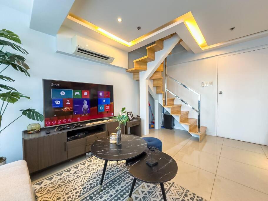 Apartment A2j Luxury 2br Bgc Near High Street, Malls Manila
