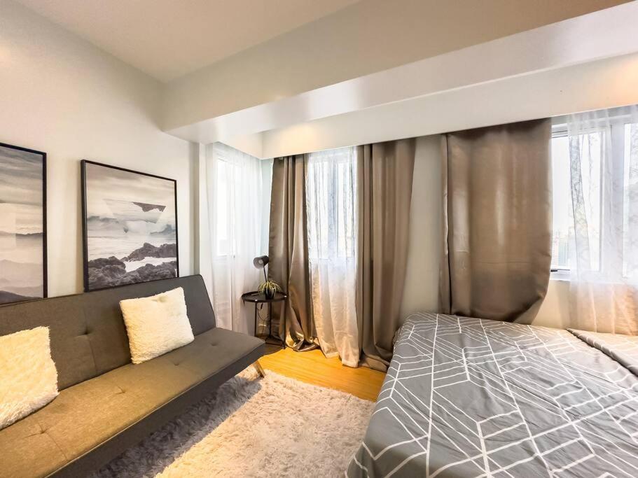 Apartment A2j Luxury 2br Bgc Near High Street, Malls Manila
