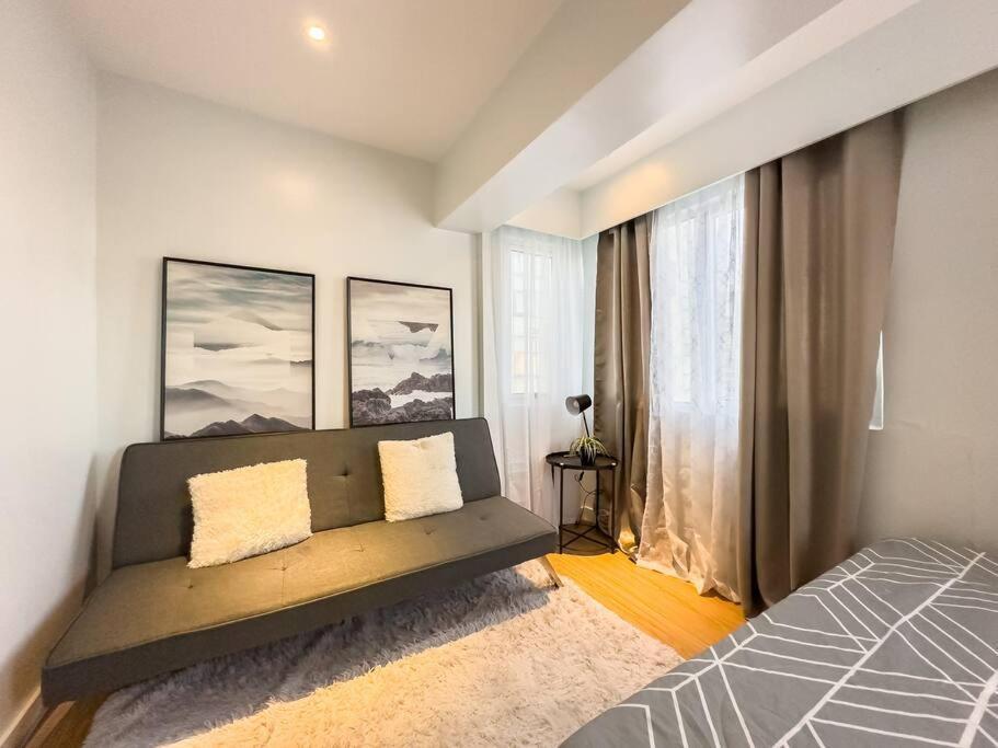 A2j Luxury 2br Bgc Near High Street, Malls