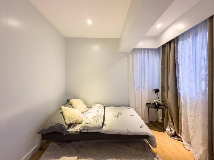 A2j Luxury 2br Bgc Near High Street, Malls Apartment *