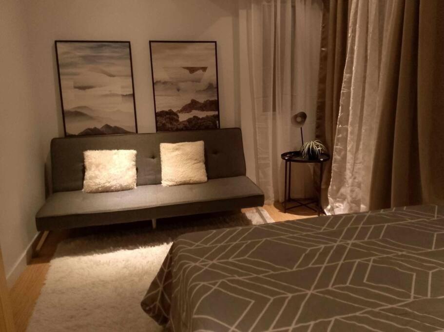 A2j Luxury 2br Bgc Near High Street, Malls * Manila