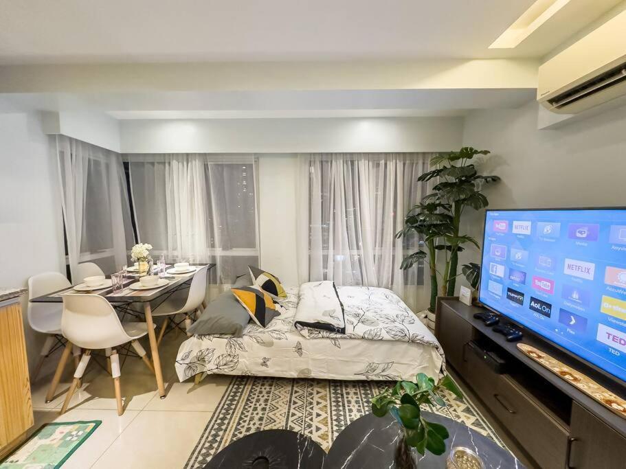 Apartment A2j Luxury 2br Bgc Near High Street, Malls *