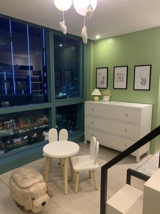 Luxury 2br In Uptown, Bgc. Apartment Manila