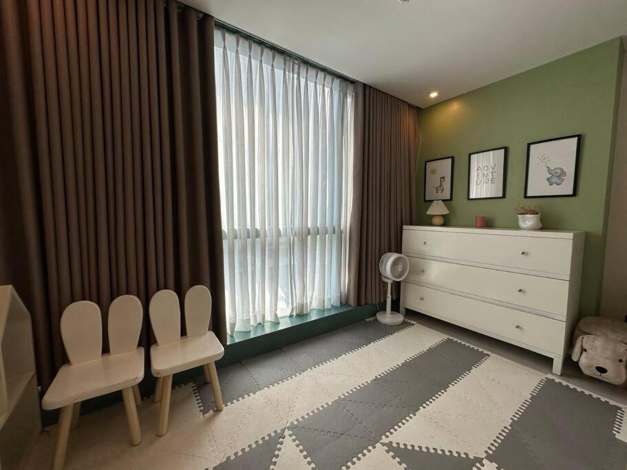 Apartment Luxury 2br In Uptown, Bgc. Manila