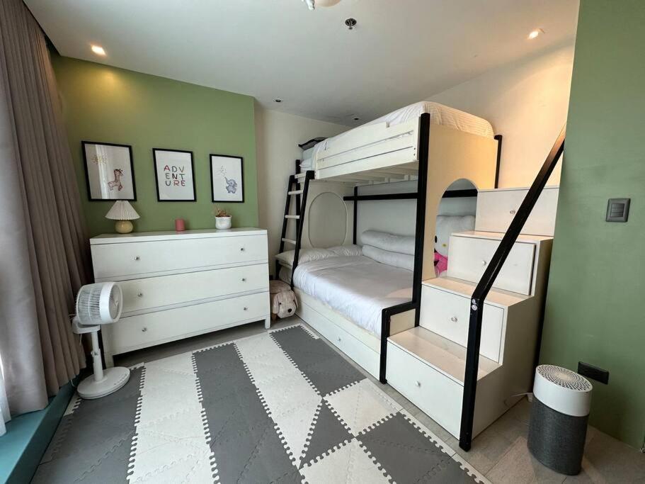 Luxury 2br In Uptown, Bgc. Apartment