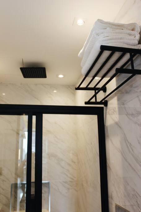 Luxury 2br In Uptown, Bgc. *