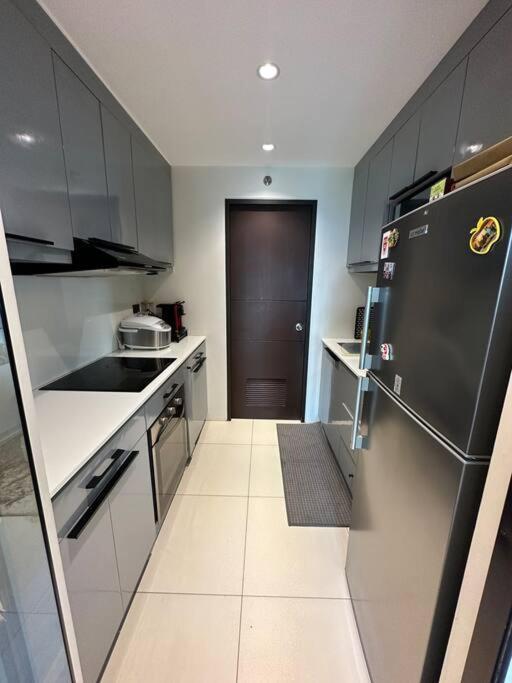 Luxury 2br In Uptown, Bgc. * Manila