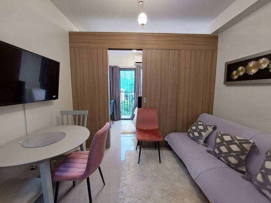 Shore 2 Tower 3 Unit 0537 Makati View Apartment
