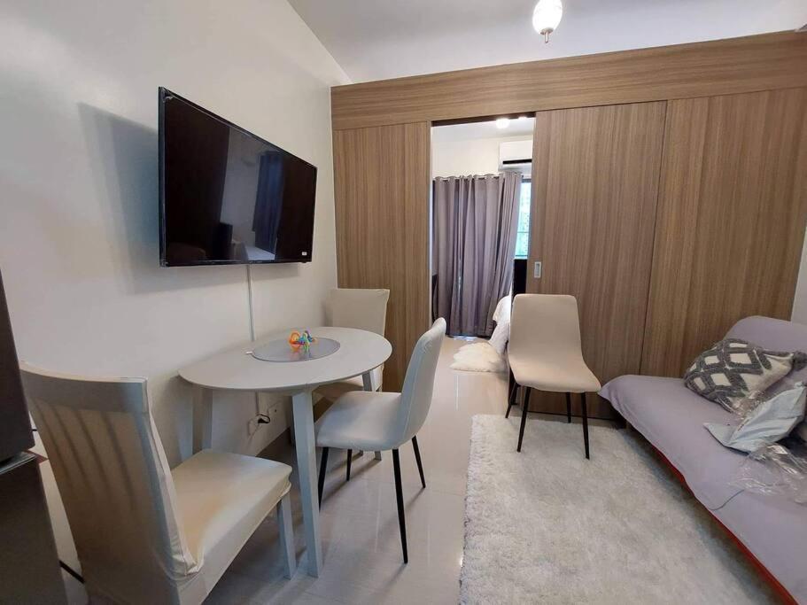 Shore 2 Tower 3 Unit 0537 Makati View Apartment Manila
