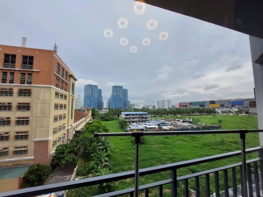 Shore 2 Tower 3 Unit 0537 Makati View *