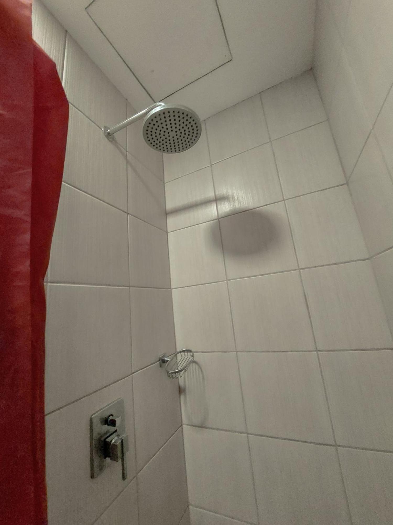 Budget Family W Free Pool Access In Apartment Manila
