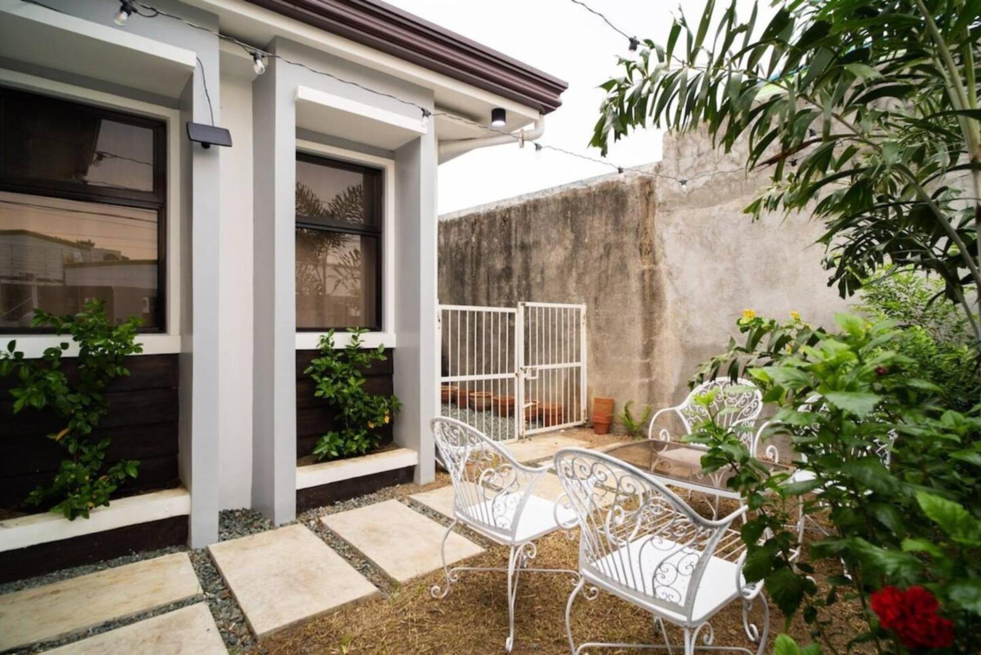 3bd Lux City Oasis Las Pinas *