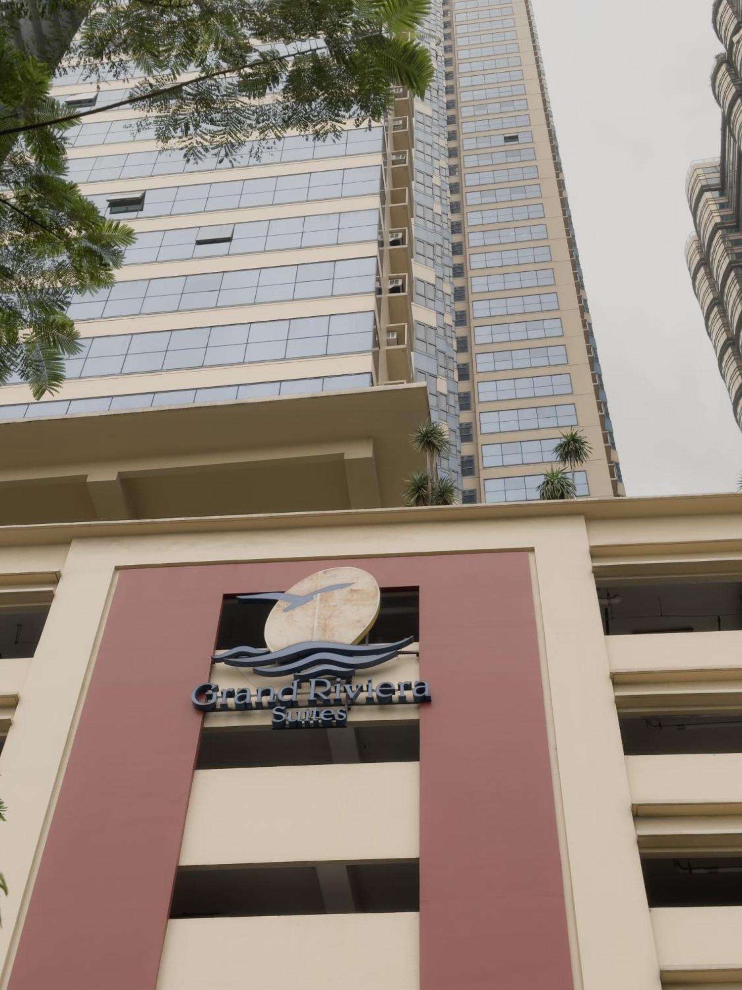 Snugglepod Condotel - Grand Riviera Suites, Us Embassy Manila, Roxas Blvd *