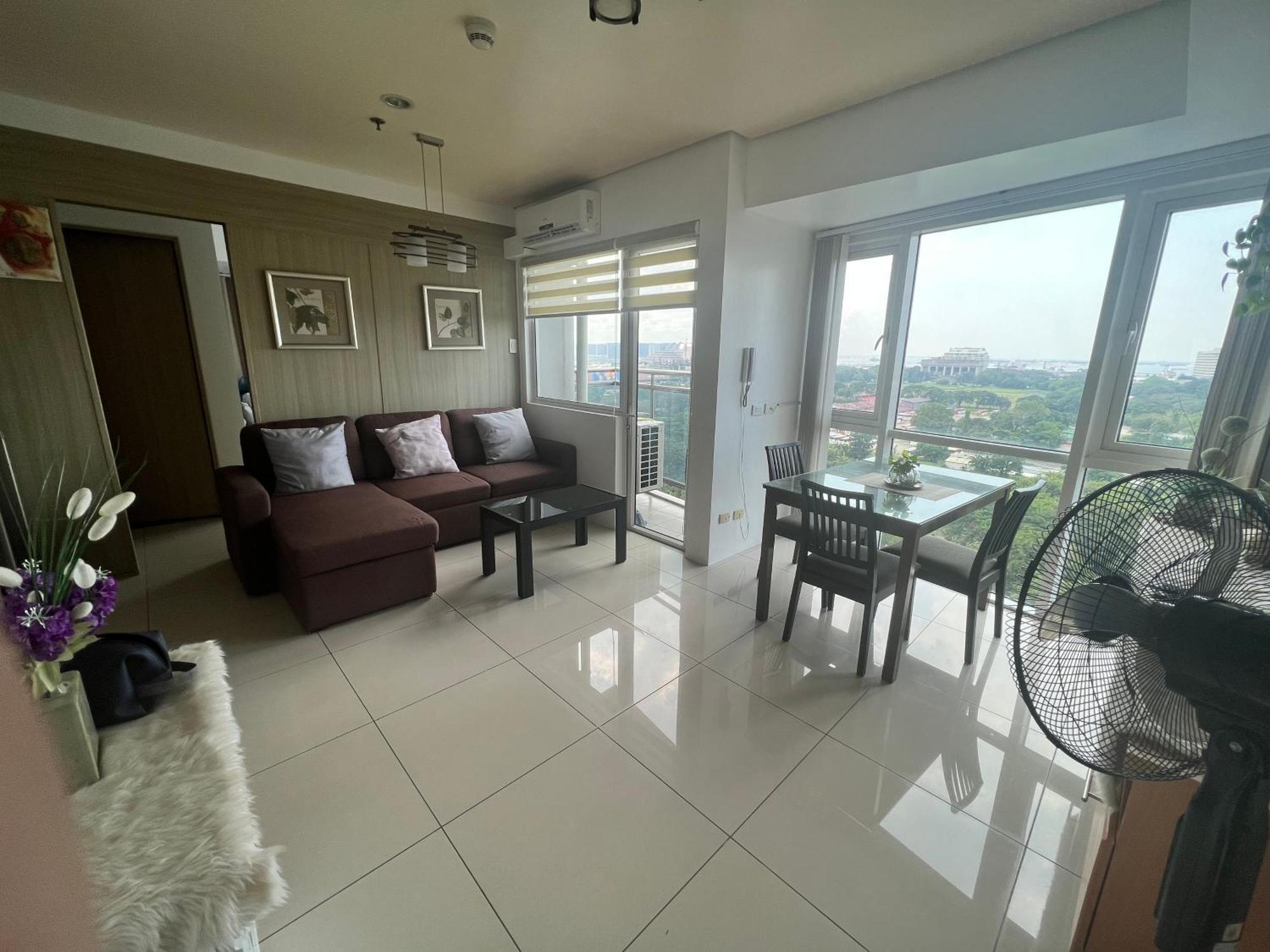 De Luxe, Standard And -the Breeze Residences-close To Airport,mall Of Asia, Us Embassy Manila