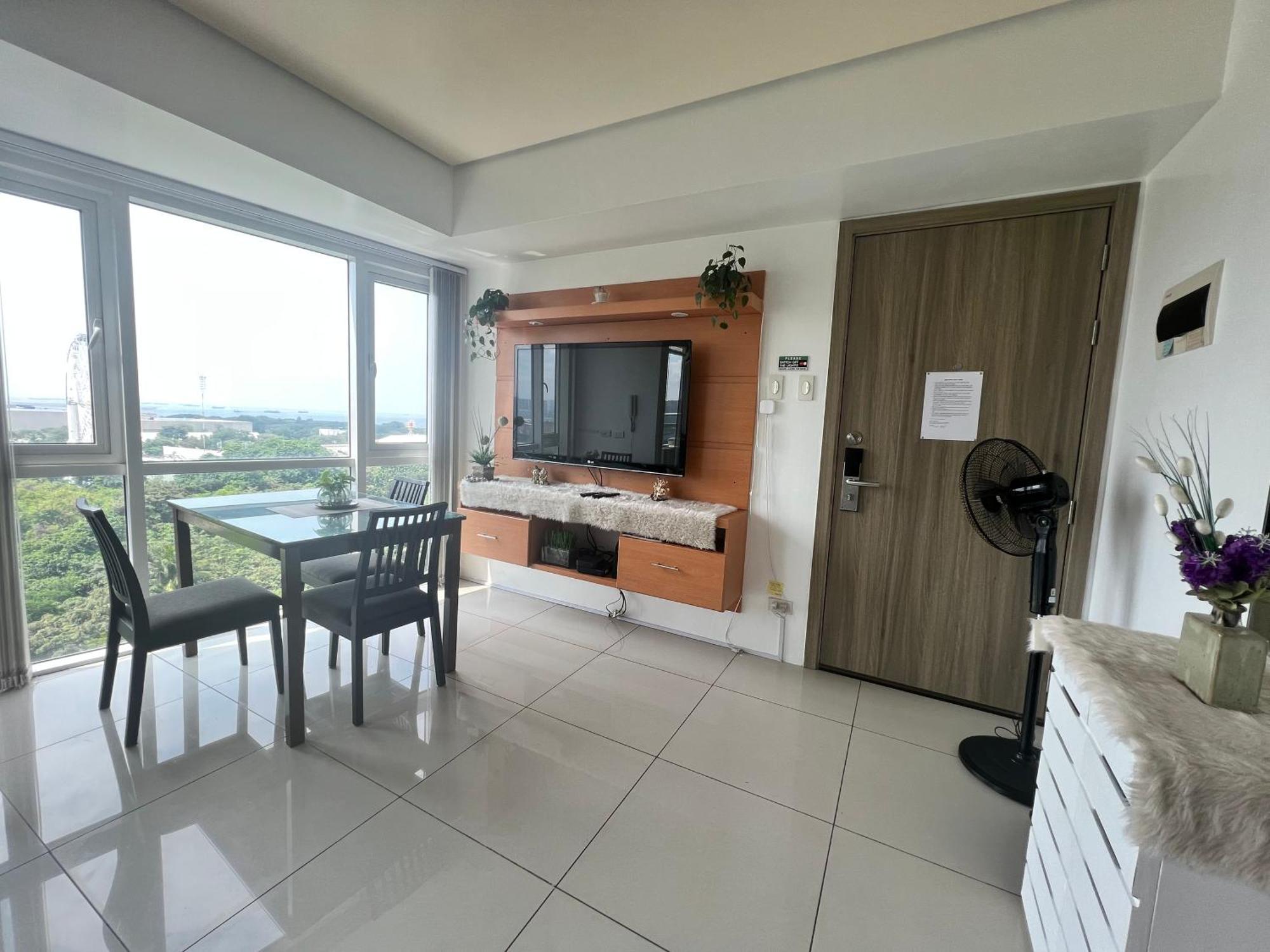 De Luxe, Standard And -the Breeze Residences-close To Airport,mall Of Asia, Us Embassy * Manila