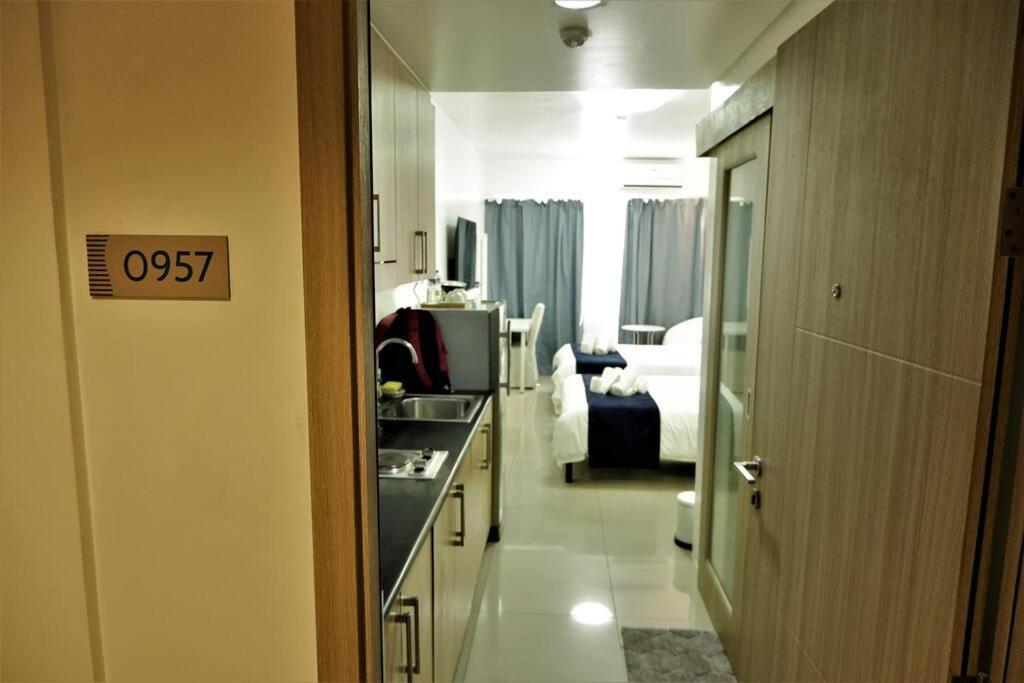 Moa Pasay 957 Budgetfriendly Staycation Near Smx Moa * Manila
