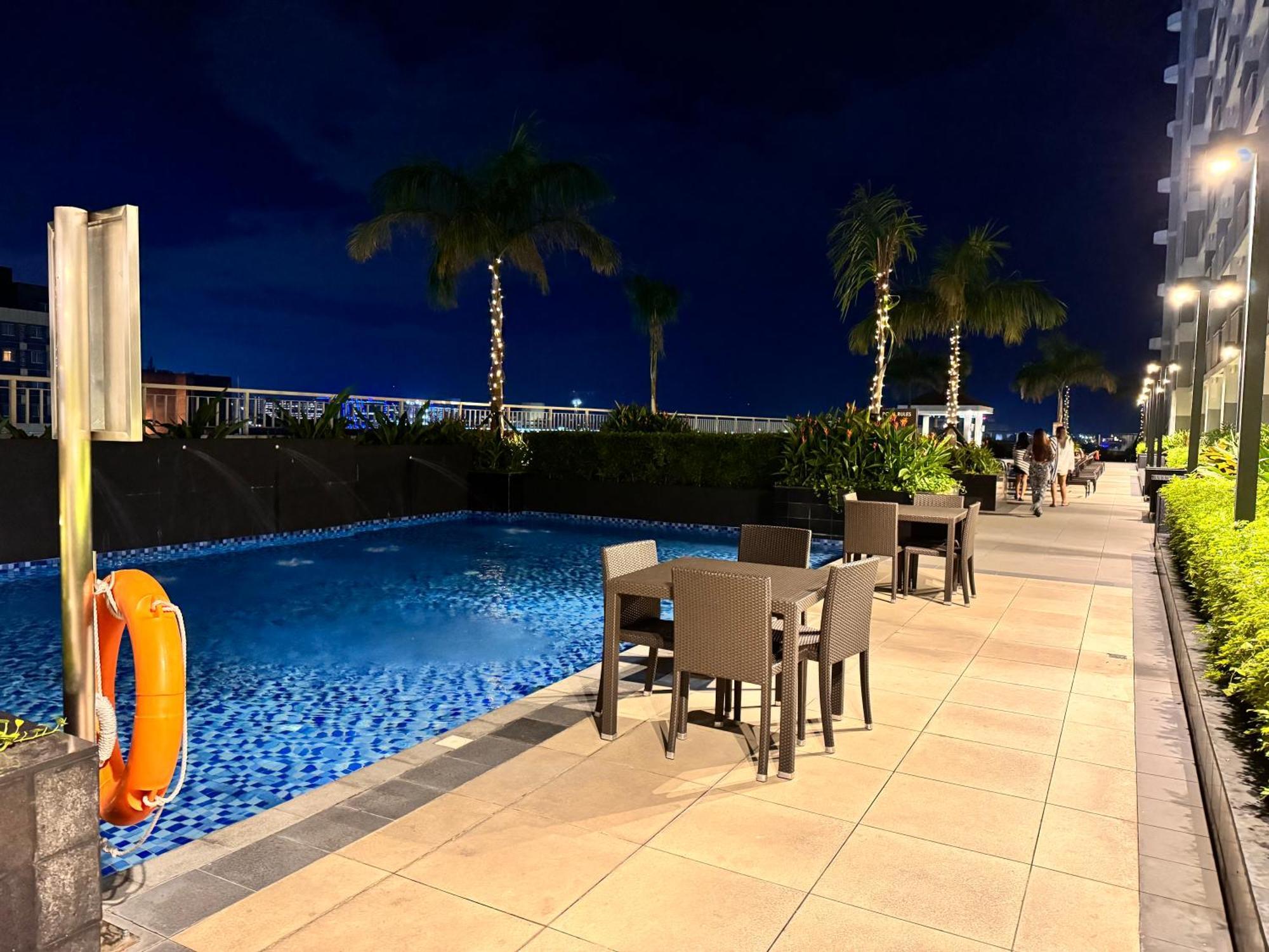 Penthouse Lvl Luxury Cndo Nr Moa Manila