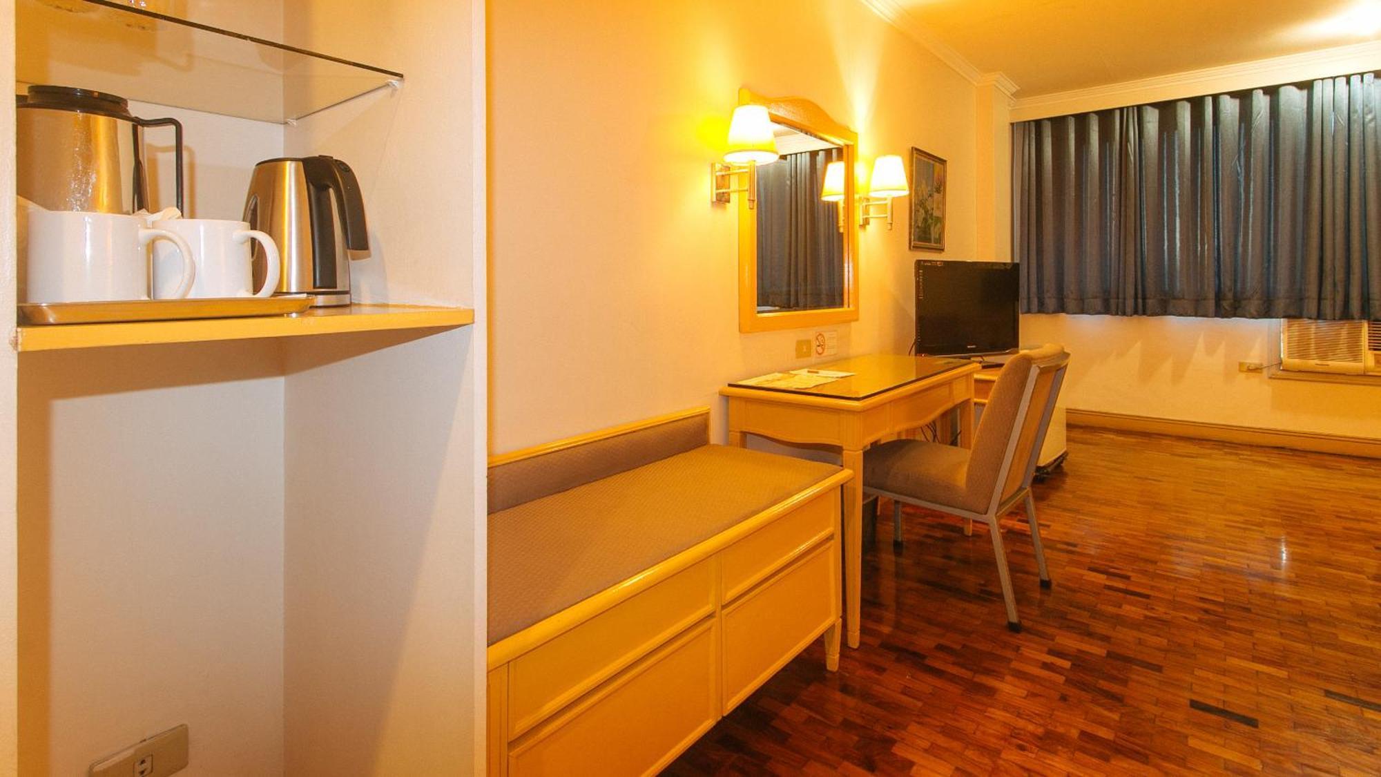 Hotel Aloha Roxas Boulevard Manila