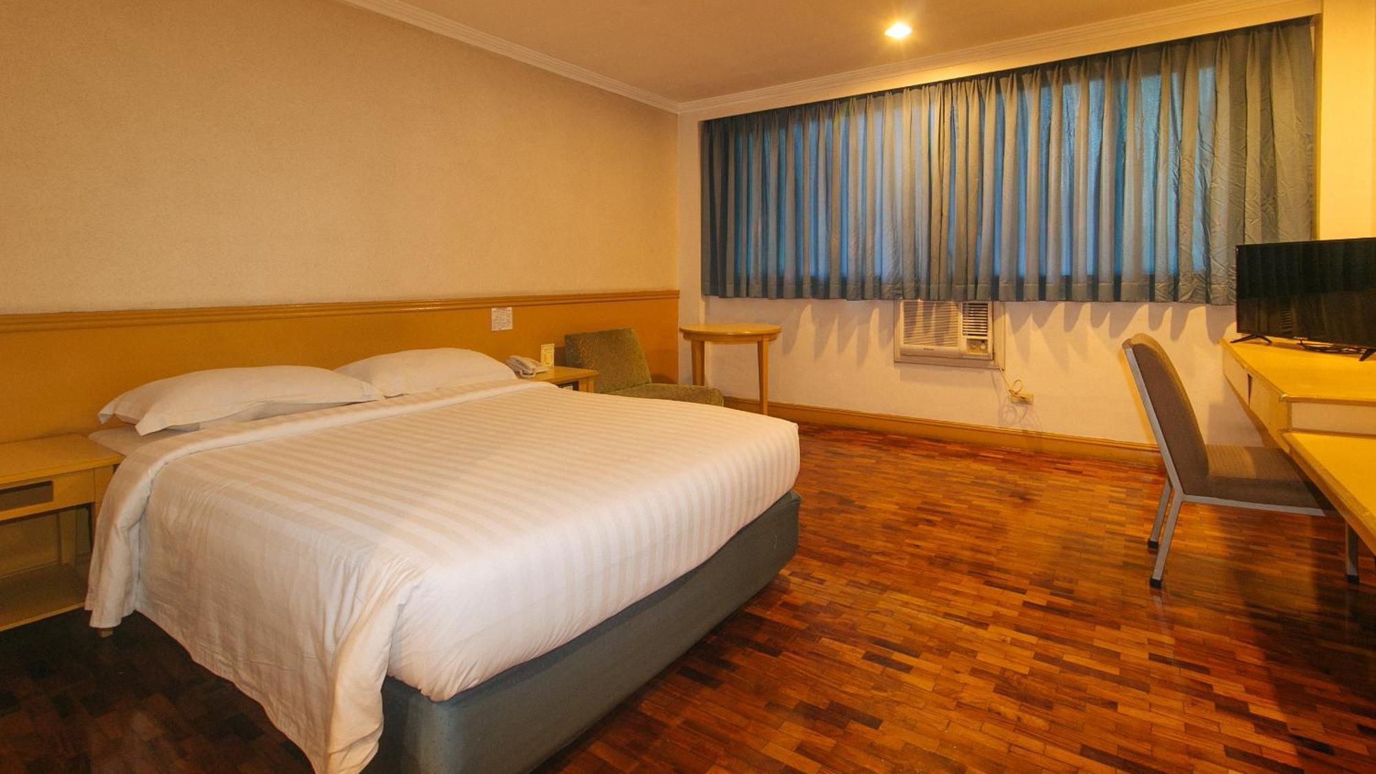 Aloha Roxas Boulevard Hotel