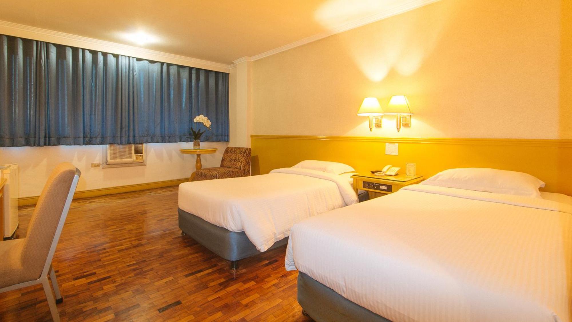 Aloha Roxas Boulevard Hotel 3*