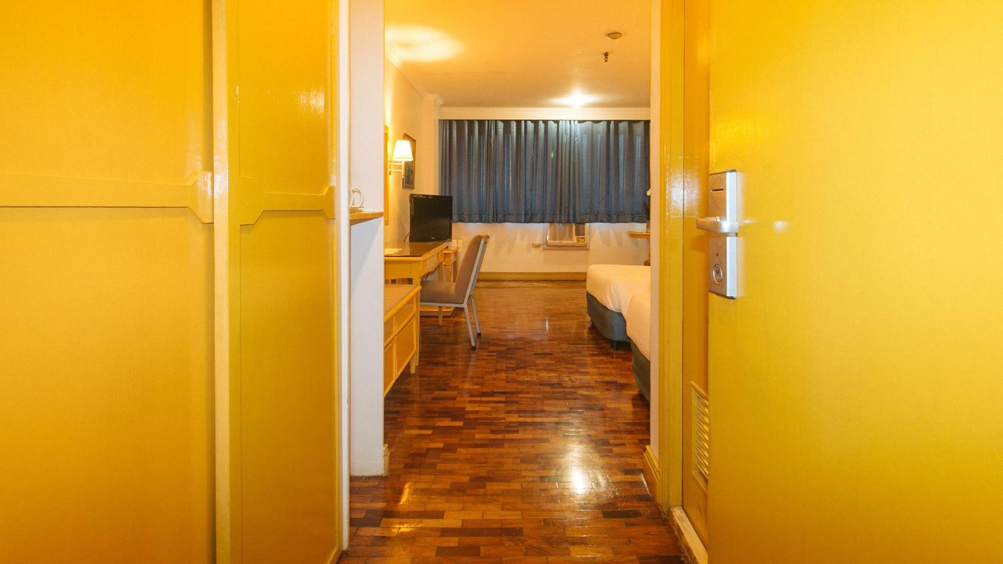 Hotel Aloha Roxas Boulevard Manila