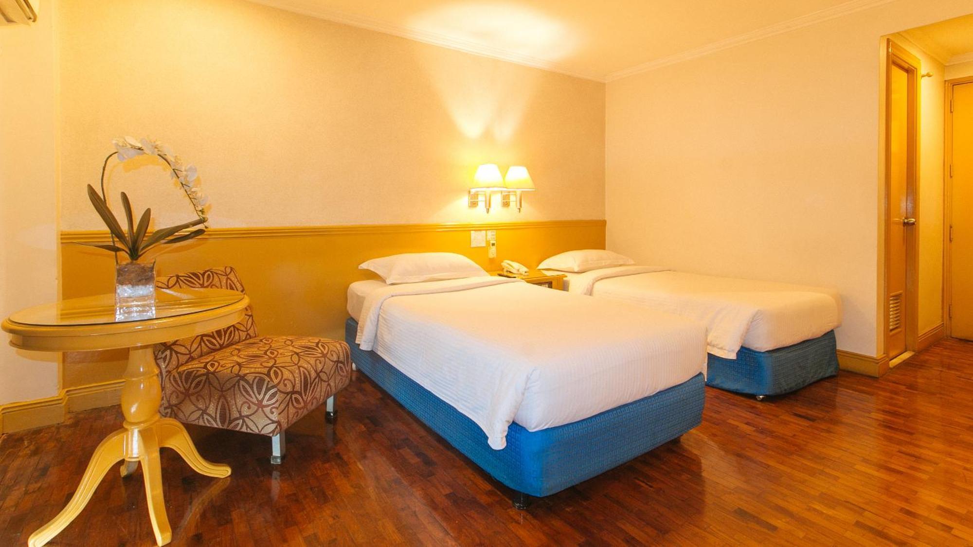 Aloha Roxas Boulevard 3*