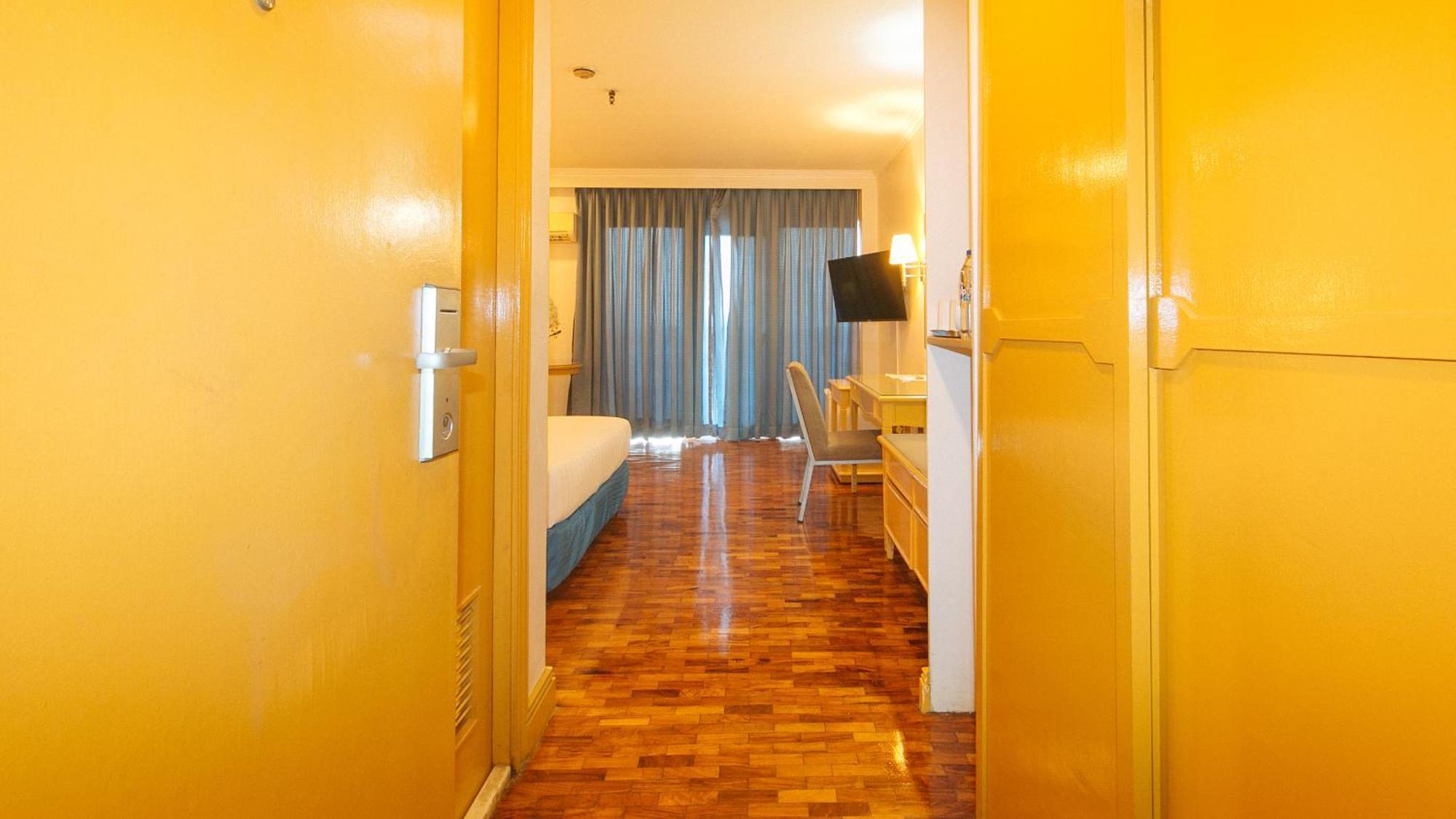 Aloha Roxas Boulevard Hotel 3*