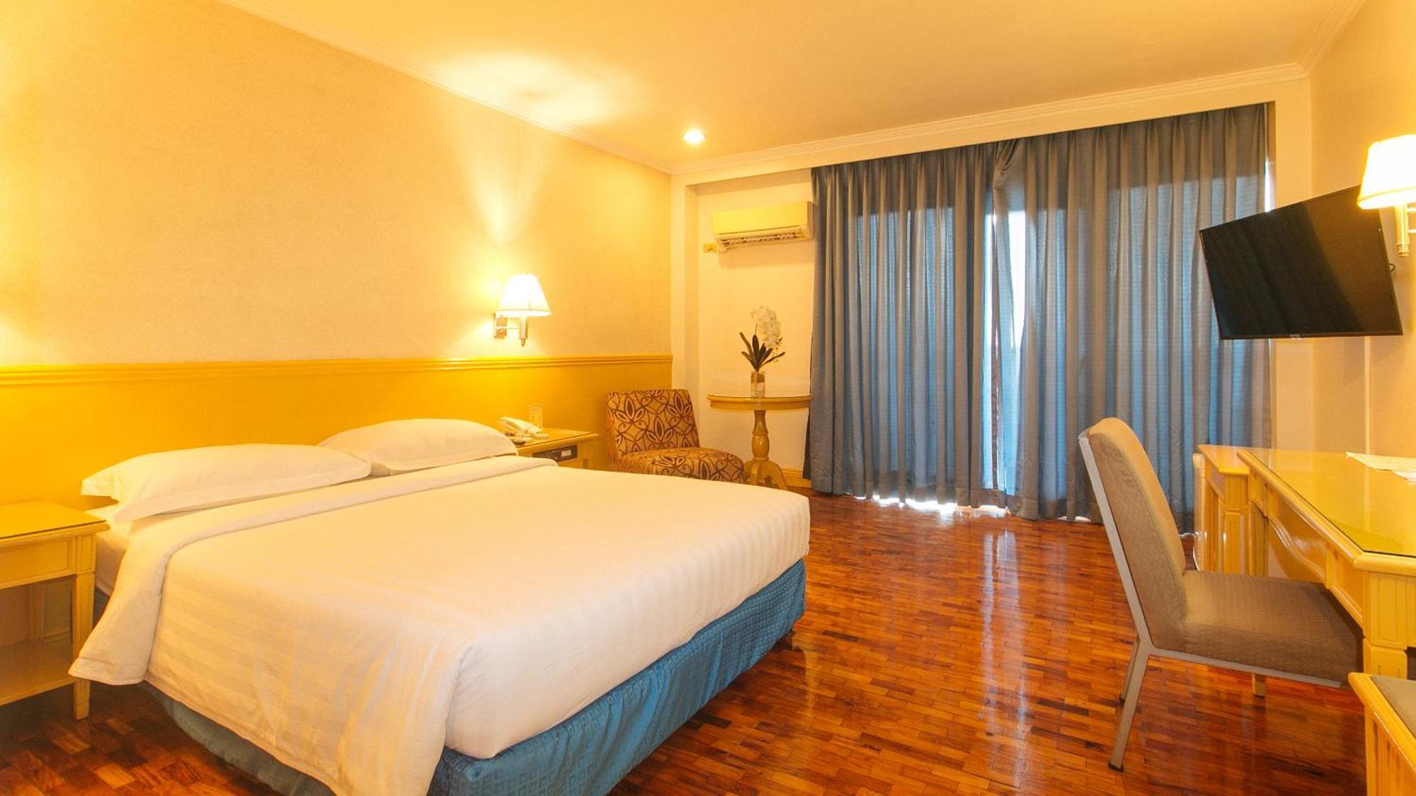 Hotel Aloha Roxas Boulevard