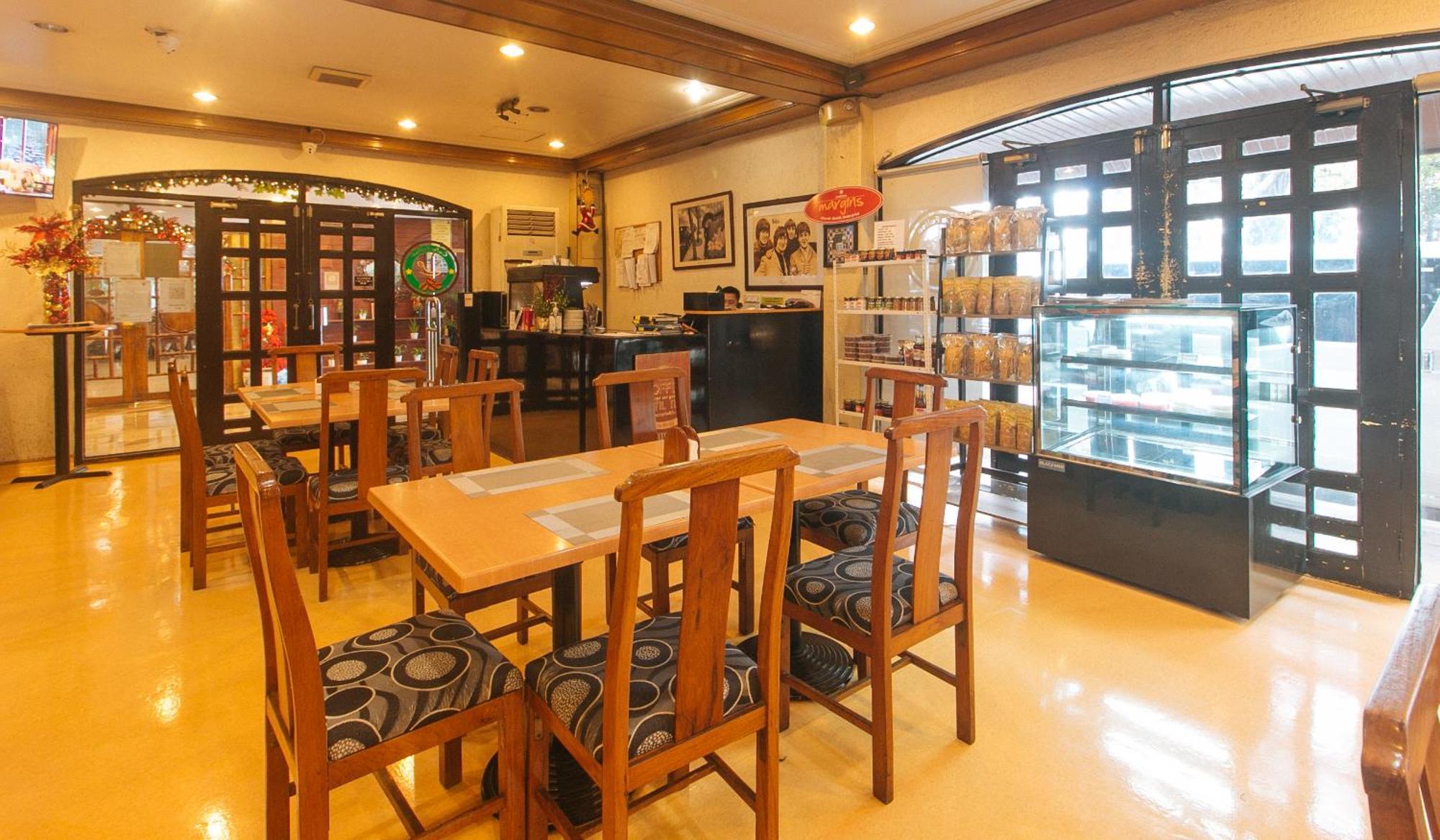 Hotel Aloha Roxas Boulevard Manila