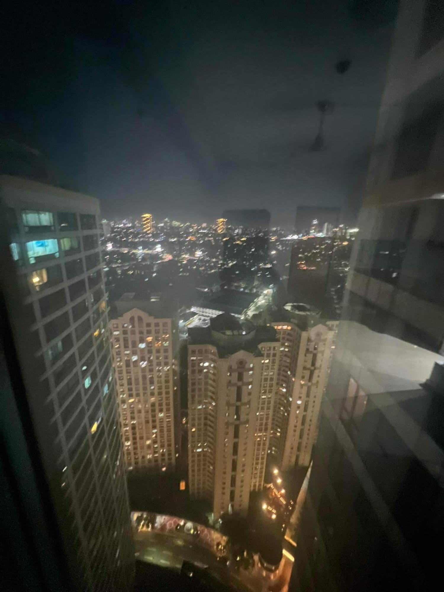Apartment One Bedroom With Stunning Views On 38th Floor In Eastwood Metro