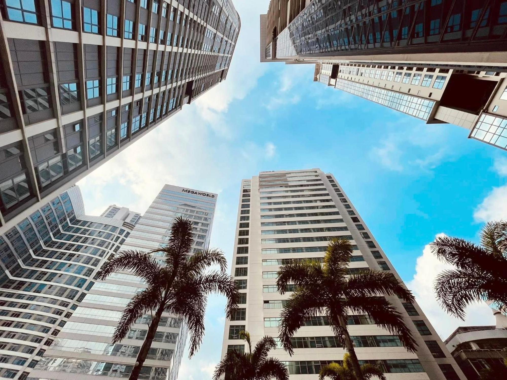 One Bedroom With Stunning Views On 38th Floor In Eastwood Metro