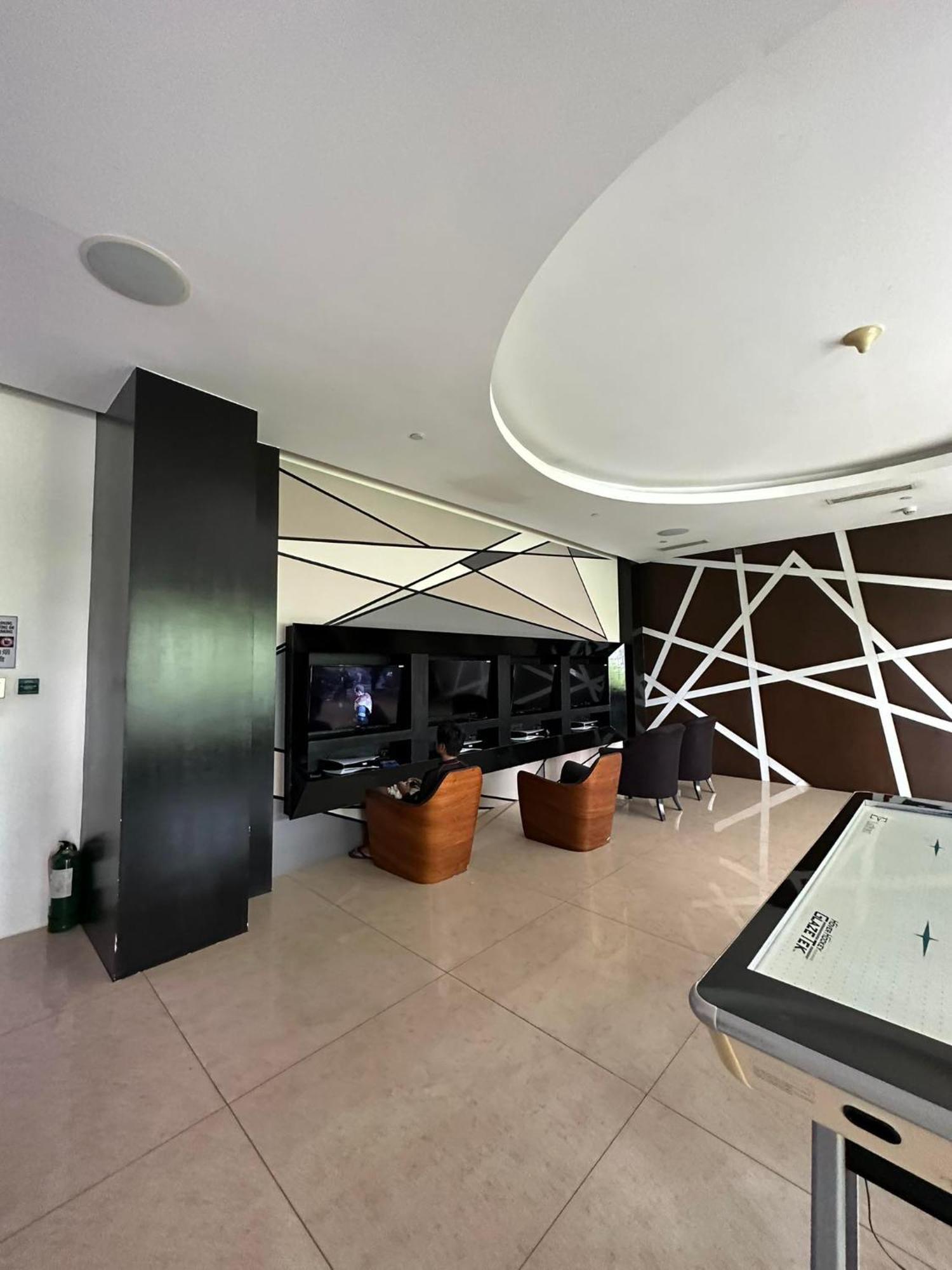 Apartment Sabrina's Crib 2br By Azure Residences Near Airport Manila