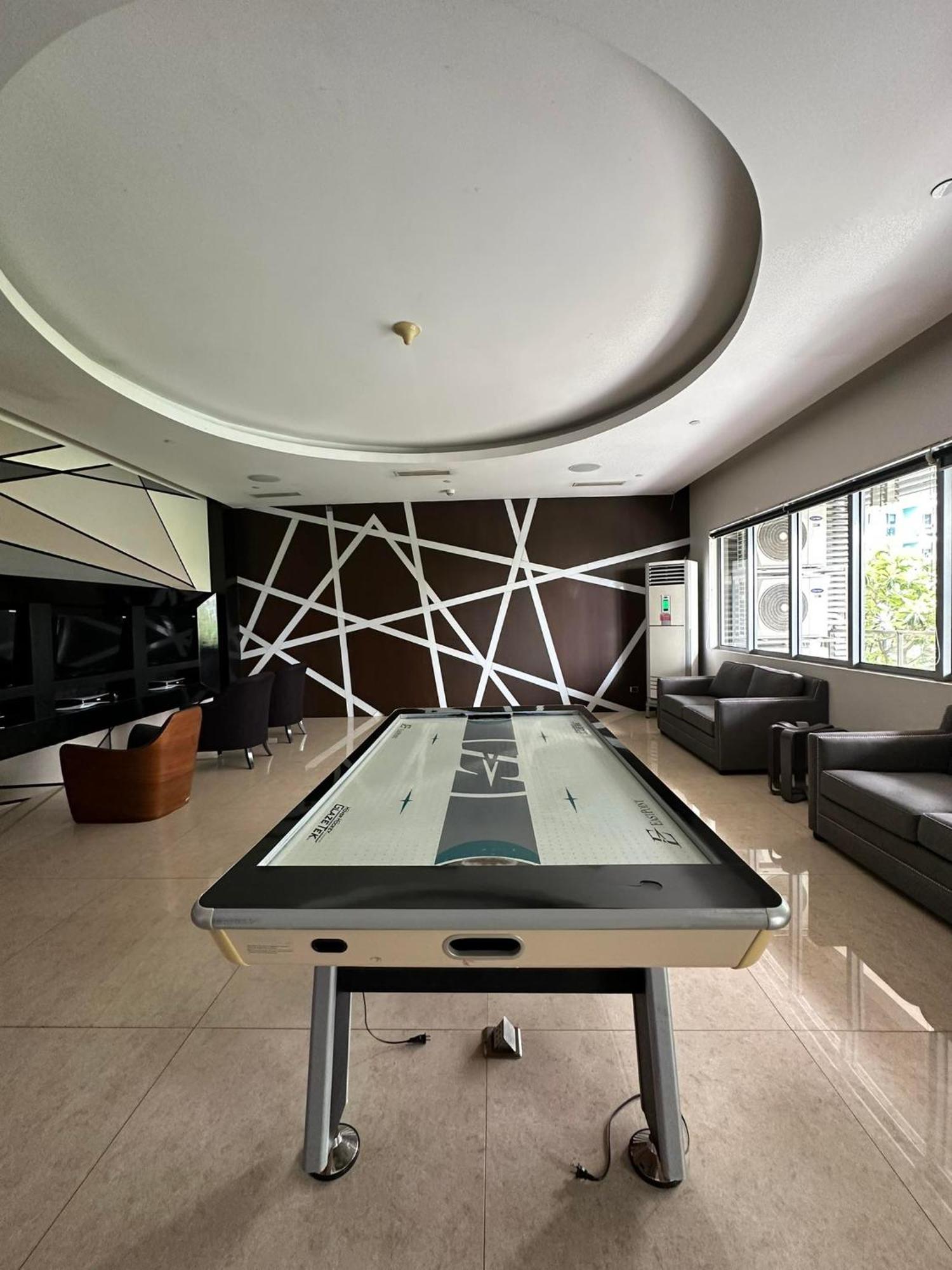 Sabrina's Crib 2br By Azure Residences Near Airport