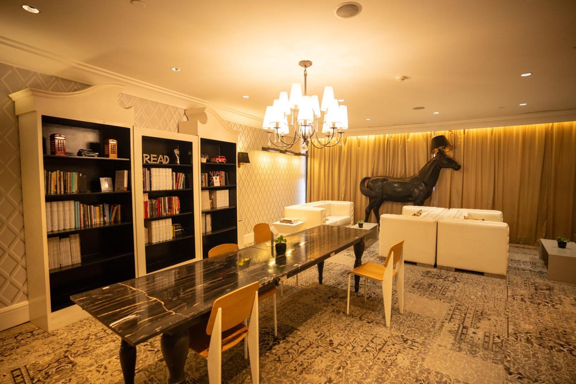 Studio With 200mbs Internet, Netflix & Great View Of