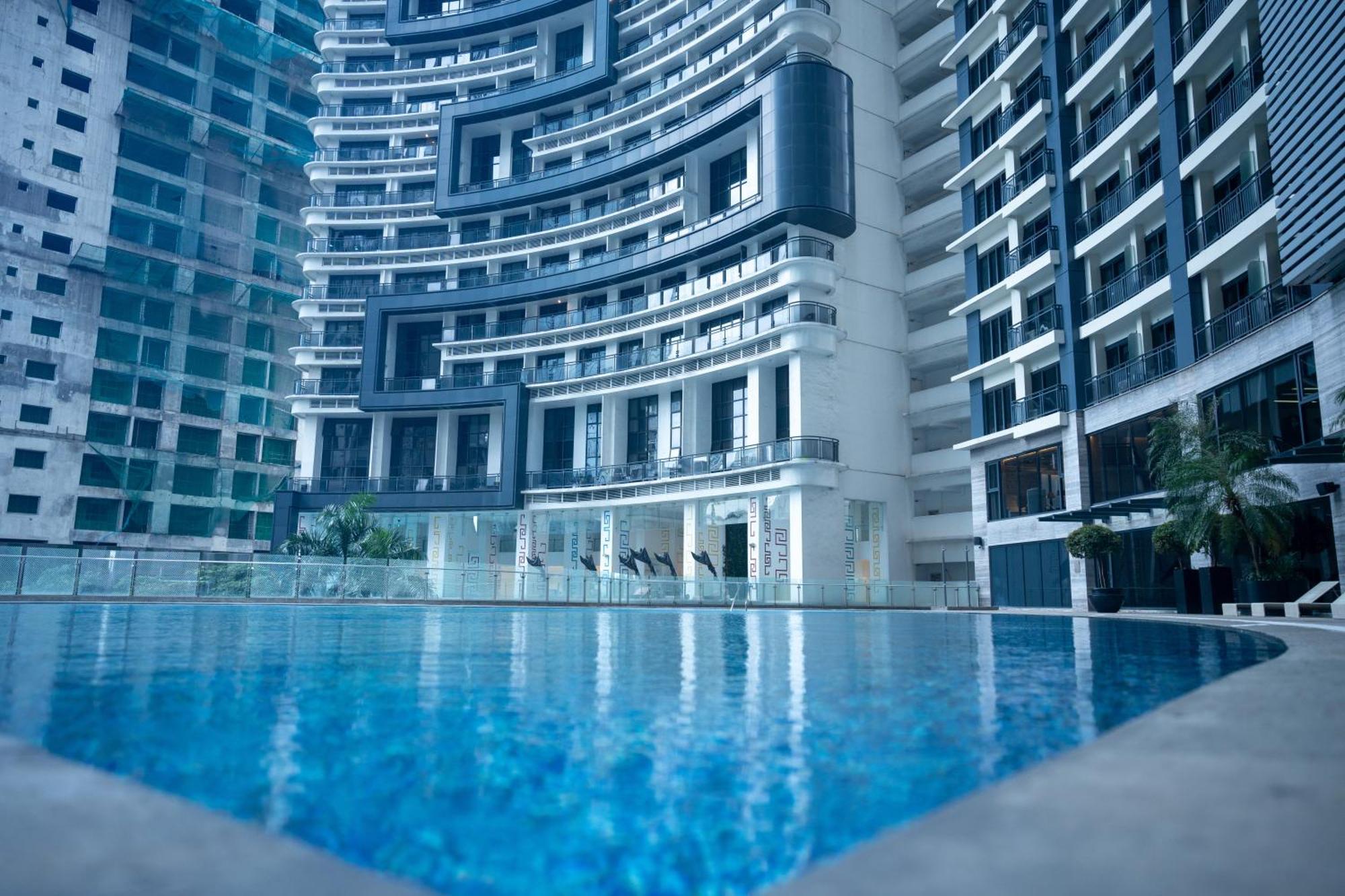 Apartment Studio With Netflix, 55in Tv, 200mbs Net, In Heart Of Makati Manila