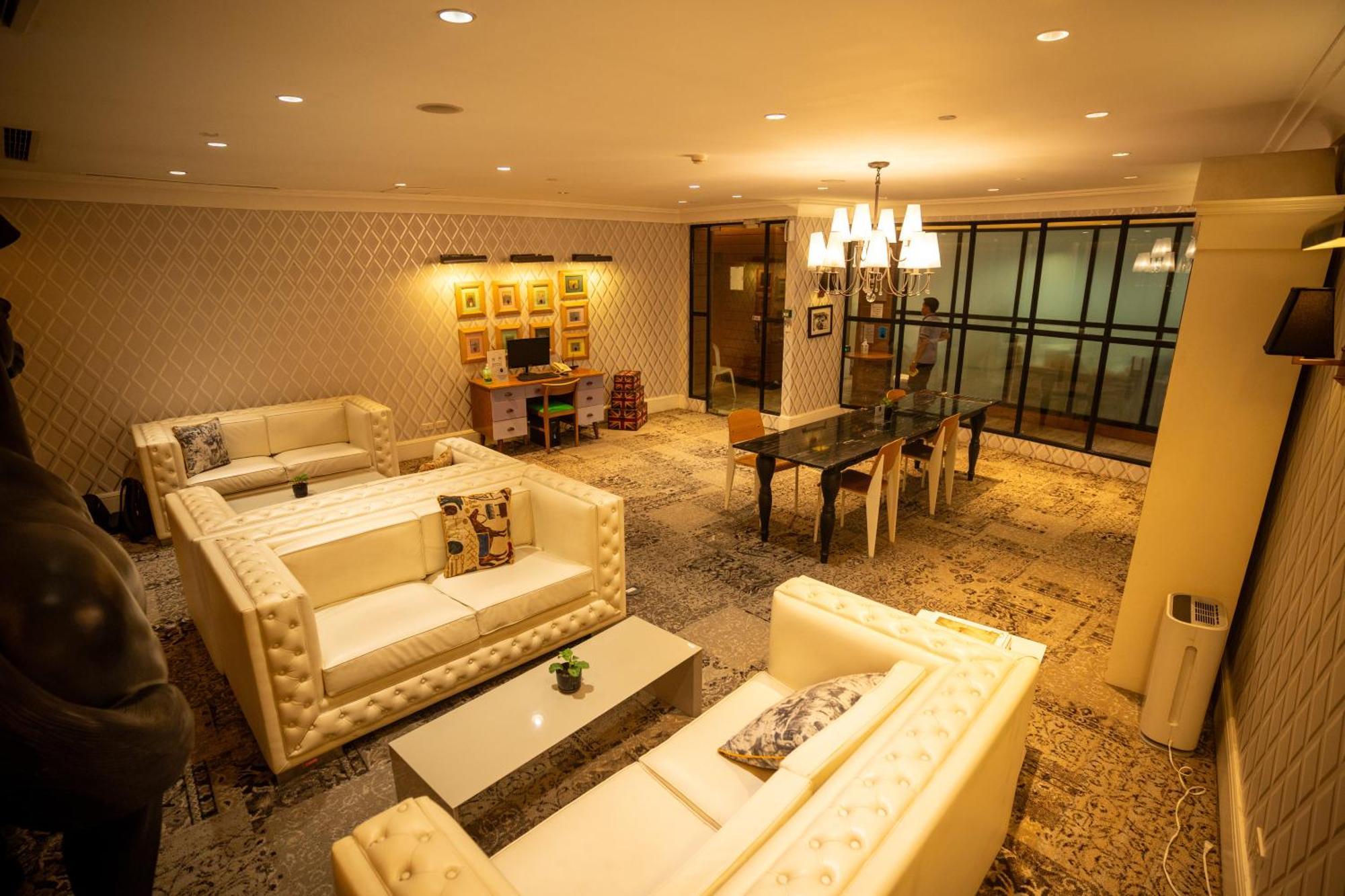 Studio With Netflix, 55in Tv, 200mbs Net, In Heart Of Makati Apartment Manila