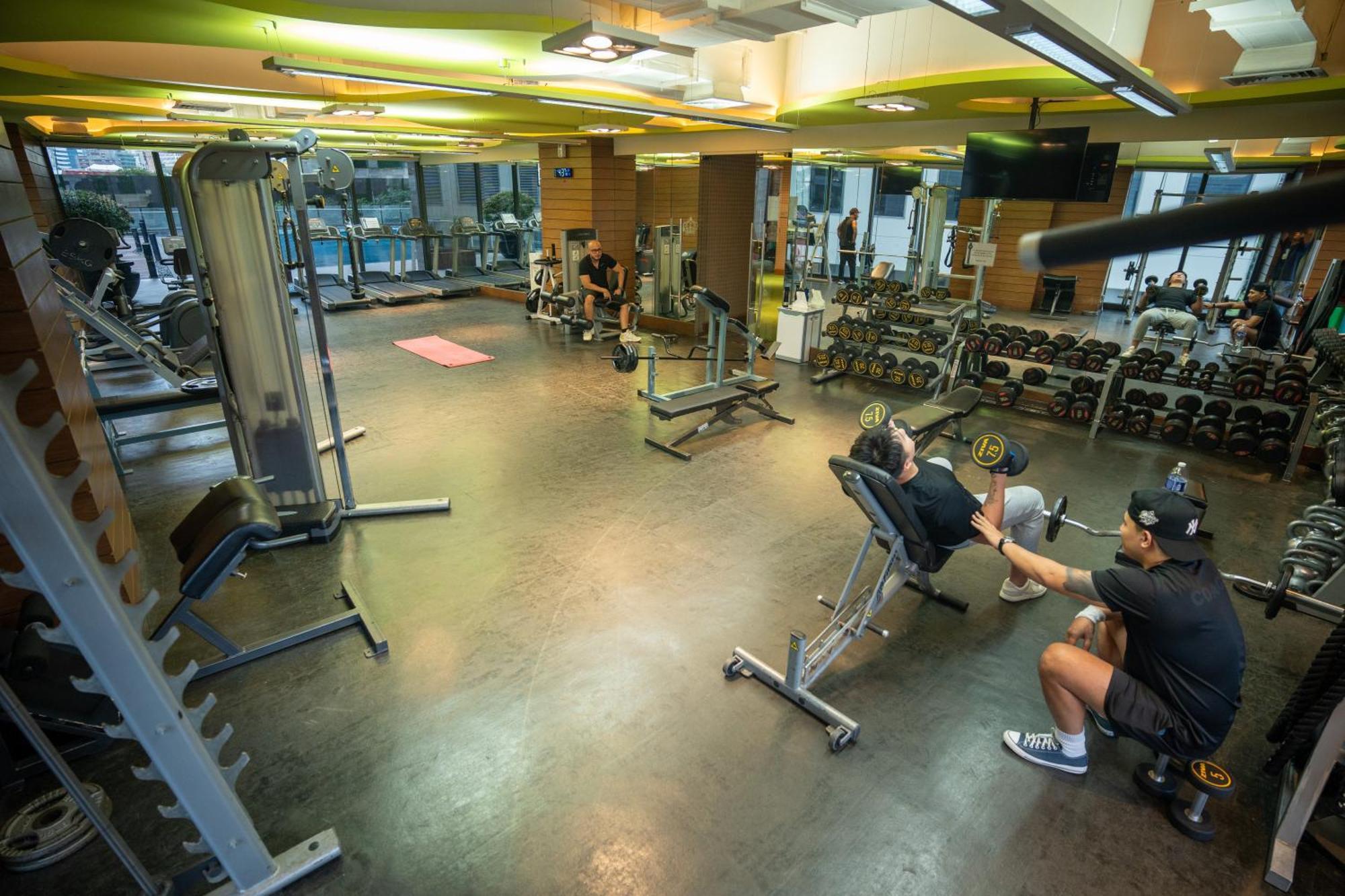 Studio With Netflix, 55in Tv, 200mbs Net, In Heart Of Makati Apartment Manila