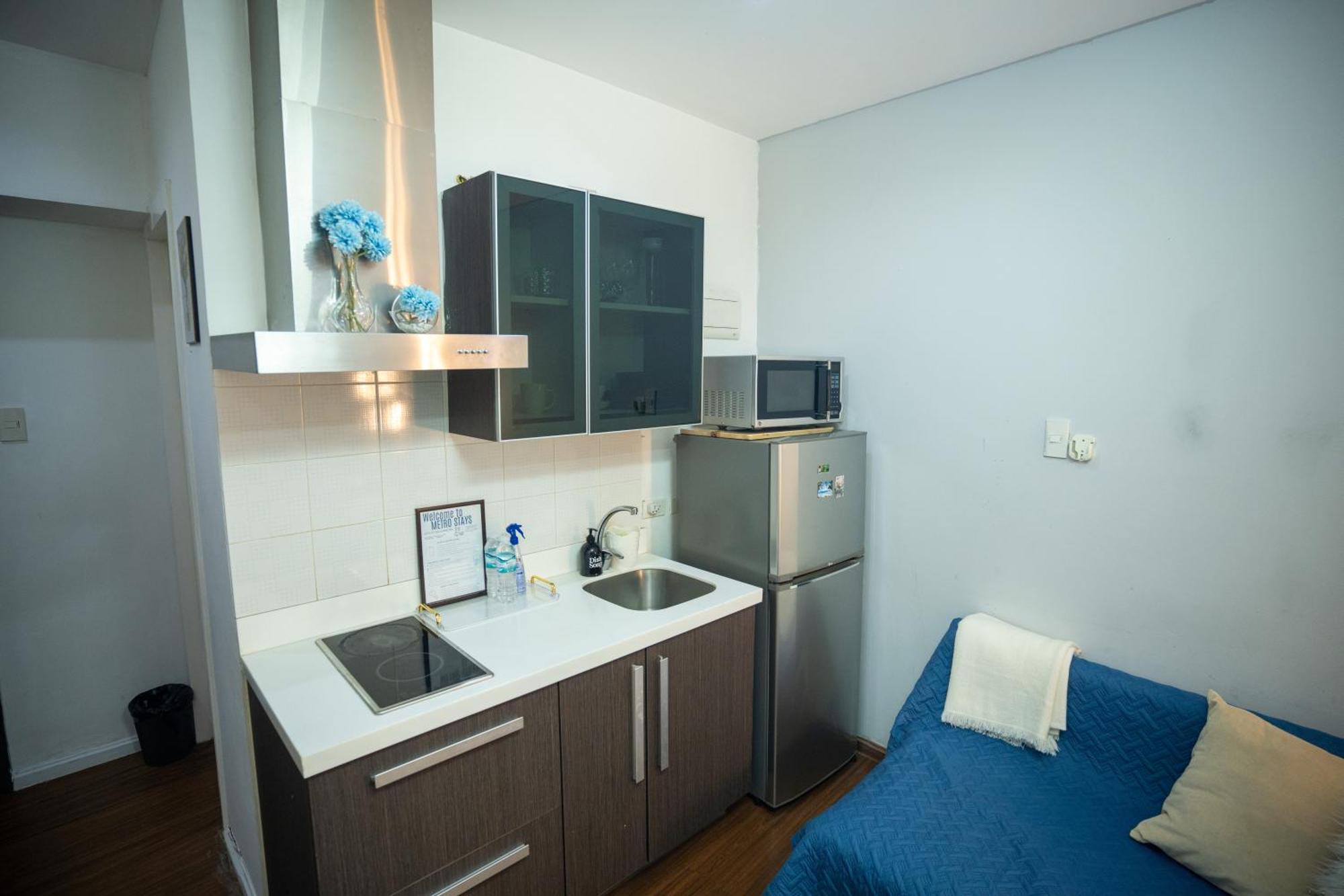 Apartment Studio With Netflix, 55in Tv, 200mbs Net, In Heart Of Makati Manila