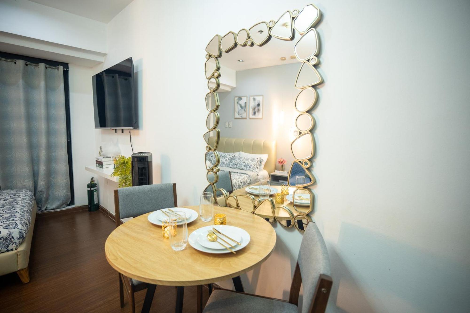 Apartment Studio With Netflix, 55in Tv, 200mbs Net, In Heart Of Makati *