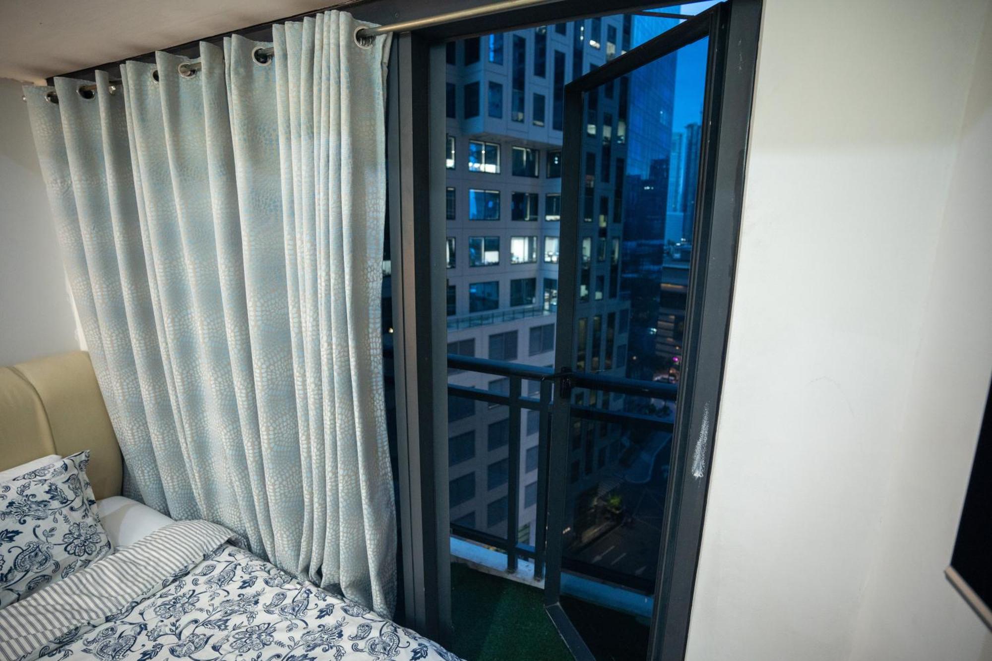 Apartment Studio With Netflix, 55in Tv, 200mbs Net, In Heart Of Makati