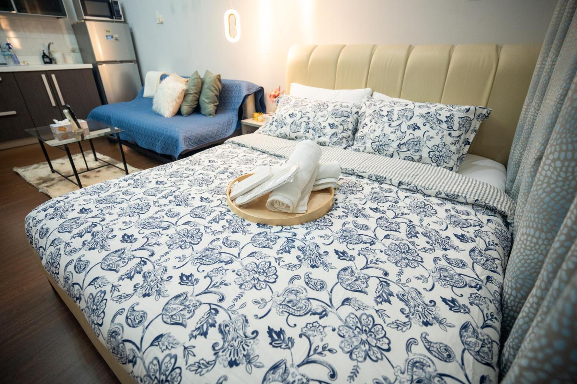 Studio With Netflix, 55in Tv, 200mbs Net, In Heart Of Makati *