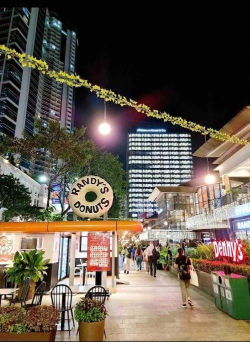 2br 2tb Uptown Parksuites Bgc Balcony,fast Wifi,washer Apartment Manila