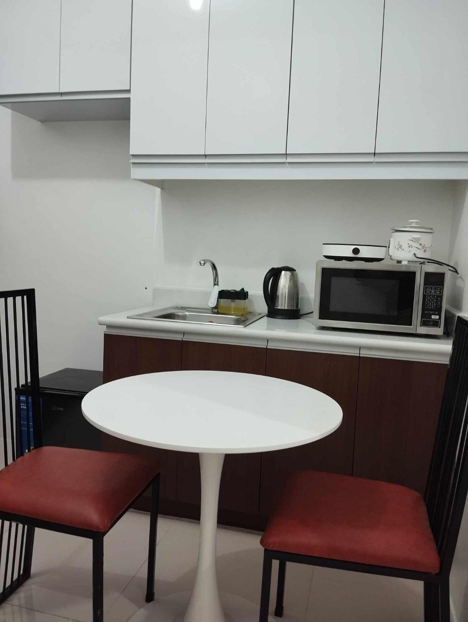 Snugglepod Condotel - Grand Riviera Suites, Us Embassy Manila, Roxas Blvd