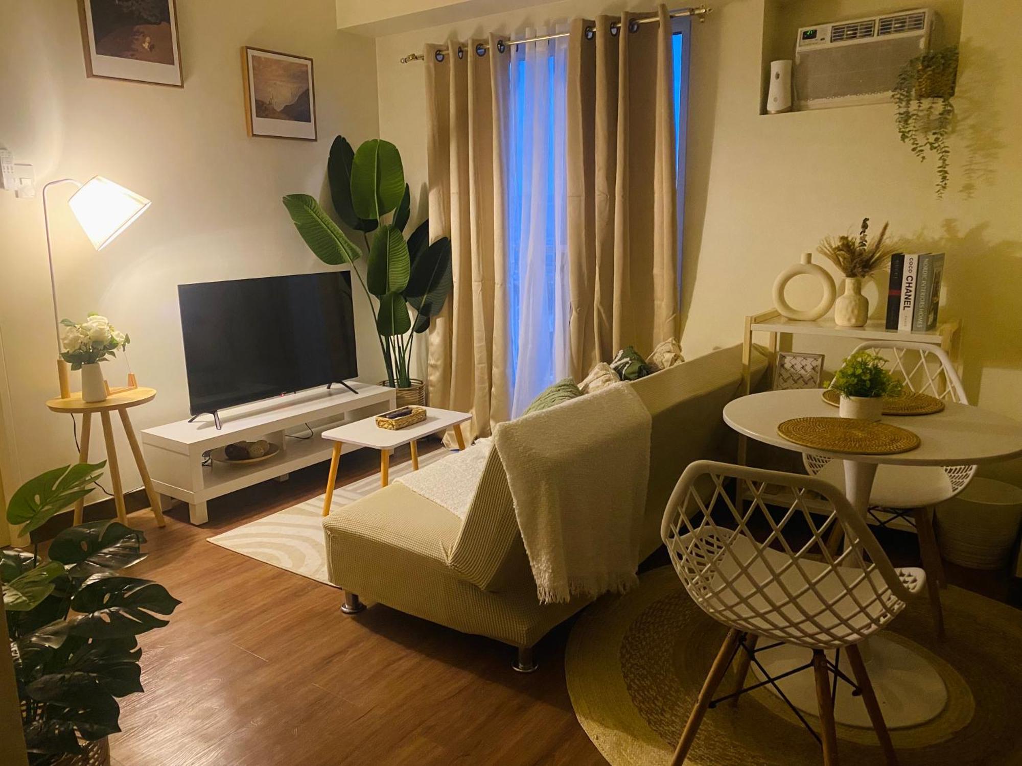 Cozy 1 Bedroom Scandinavian/tropical With Balcony & Parking Apartment Manila