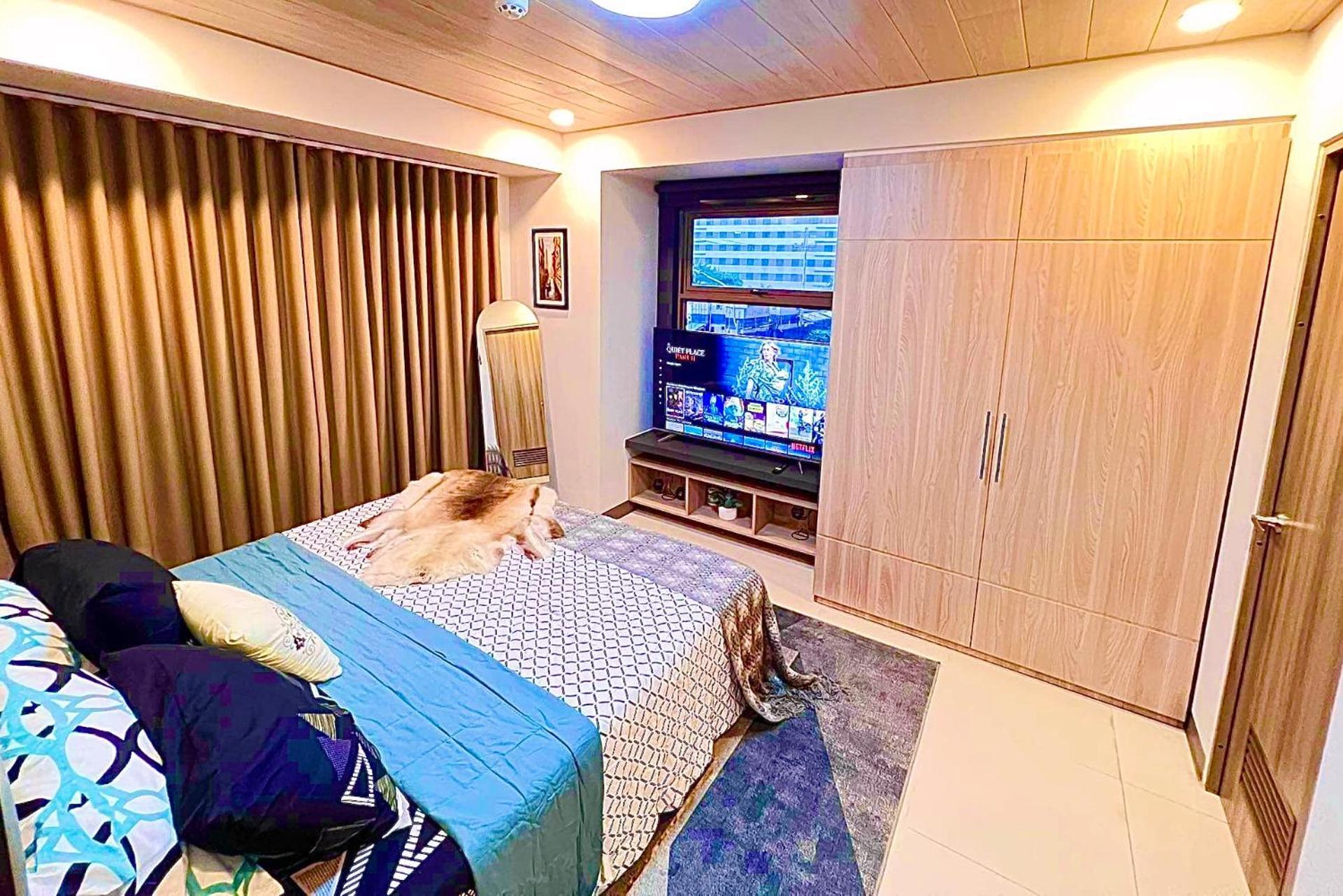 Urban Oasis: Prime With Airport Convenience Apartment