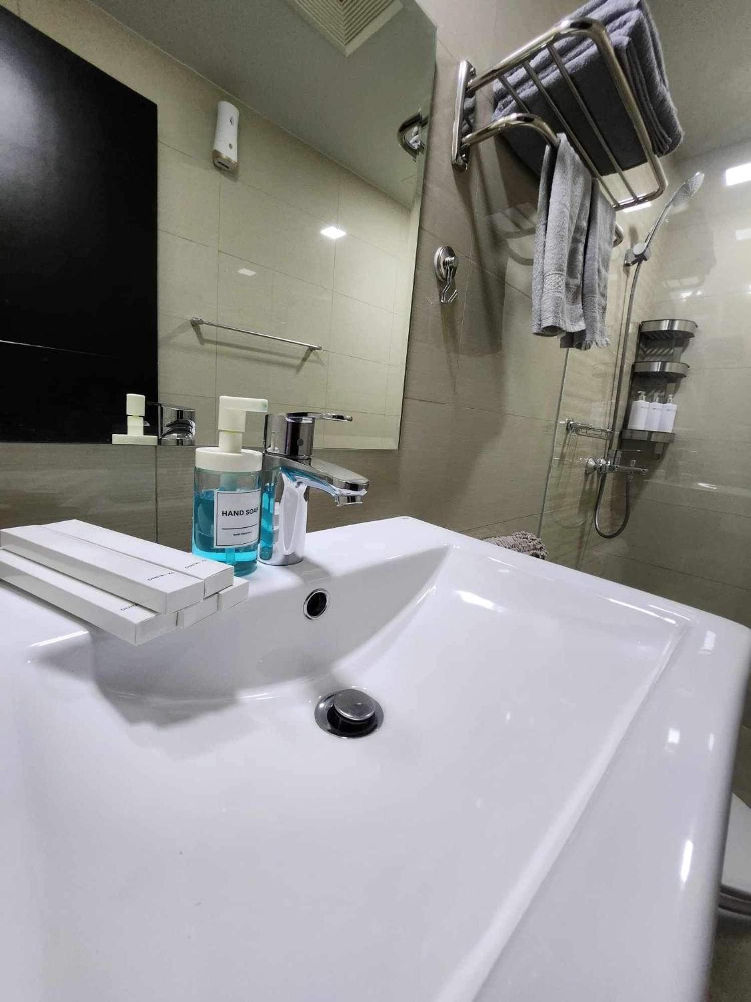 The By Eastwood Global Plaza Luxury Aparthotel Manila